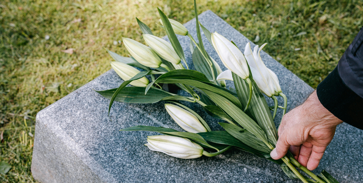 What to Do in the First 24 Hours After a Loved One Passes Away